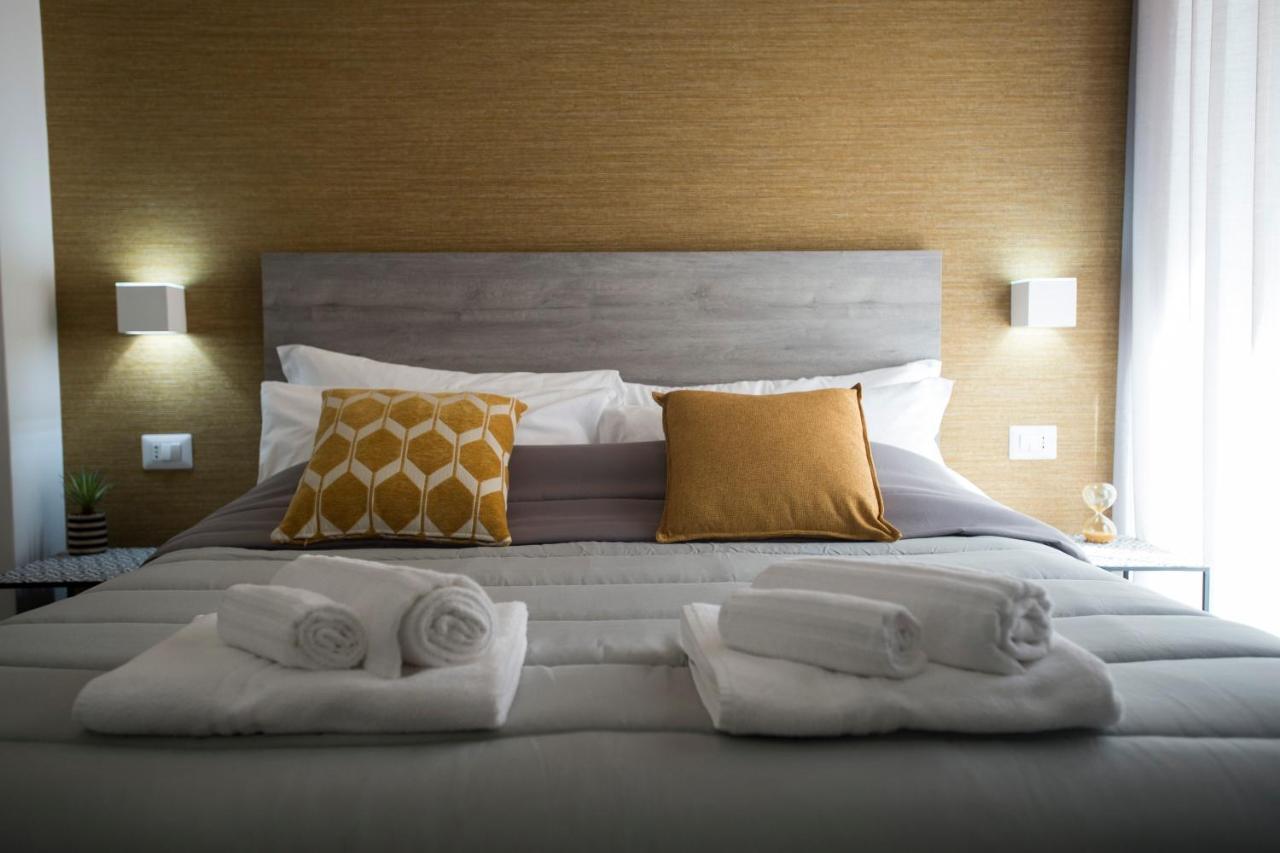 Lecentre 174 Bed & Breakfast Salerno Bagian luar foto